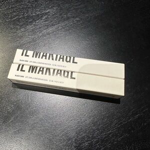 One (1) IL MAKIAGE Black Card Mascara in White Box